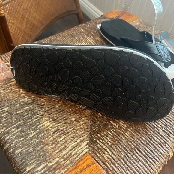 Black Flip Flops with Quilted Strap with Arch Support Size 8 - Picture 9 of 11